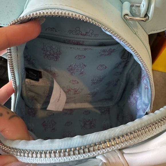 Disney Loungefly ‘Just Married’ Mickey & Minnie Mini Backpack w/ bride bow/veil - Picture 4 of 10